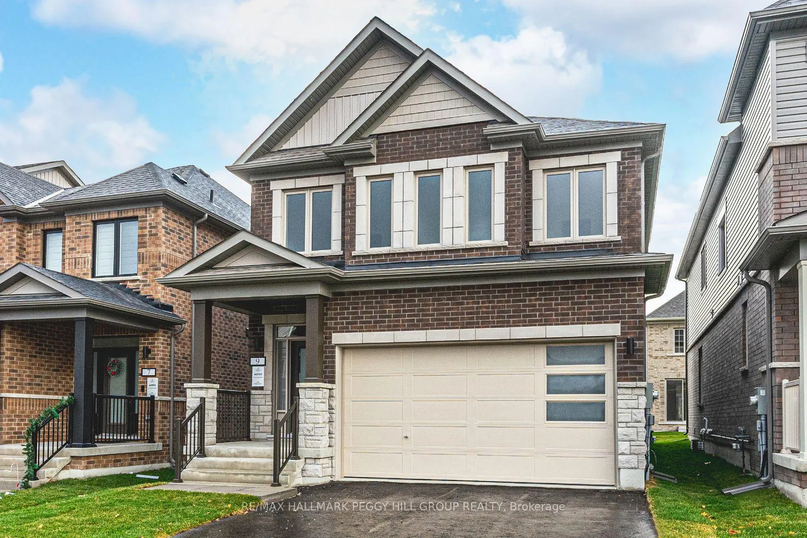 Photo 1 of 9 Amsterdam Drive, Barrie, Innis-Shore — HOMEH