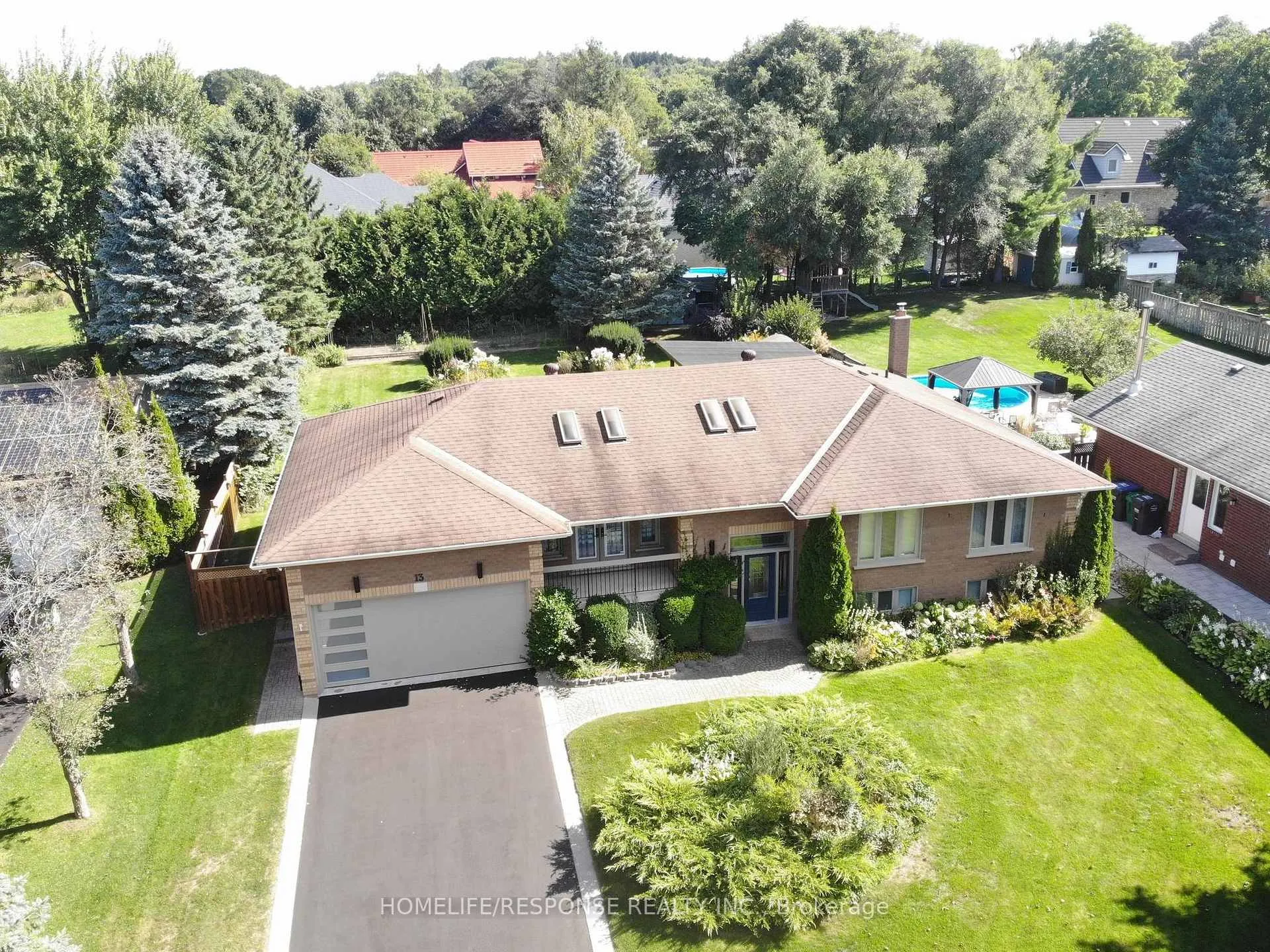 Photo 3 of 13 Dolan Drive, Caledon, Palgrave — HOMEH