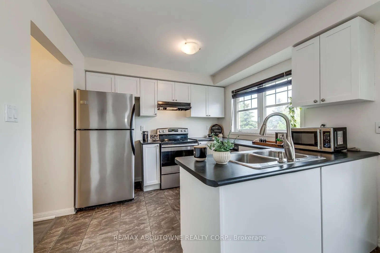 Photo 13 of 2453 Coho Way, Oakville, West Oak Trails — HOMEH