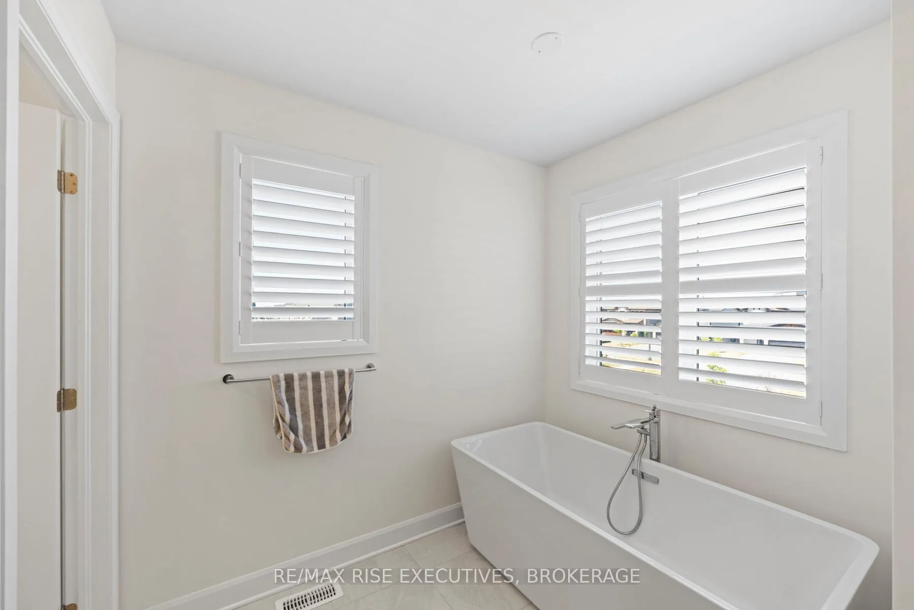 Photo 30 of 1514 Shira Drive, Kingston, City Northwest — HOMEH