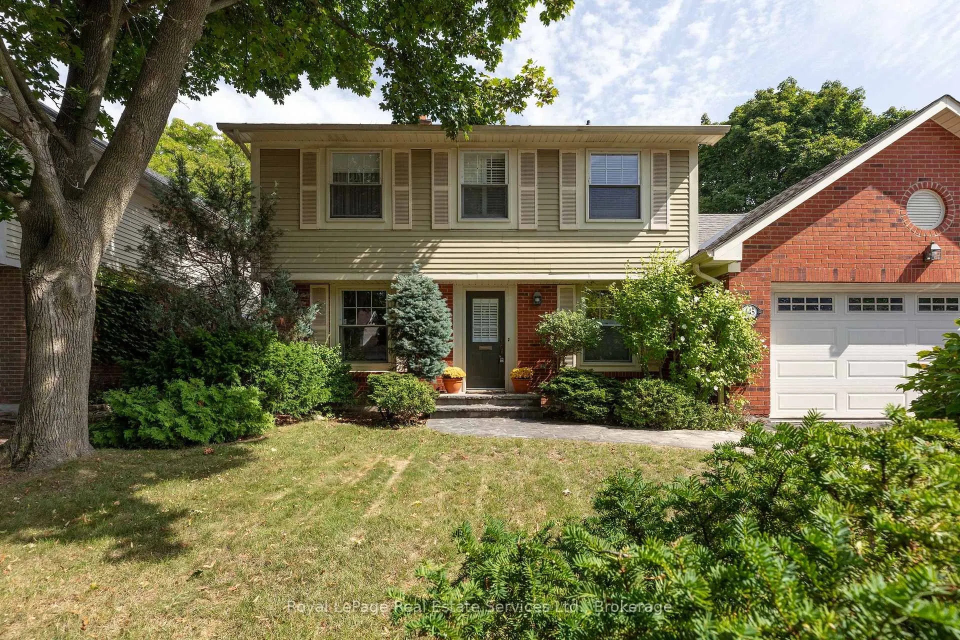 Photo 2 of 445 Dorland Road, Oakville, Ford — HOMEH