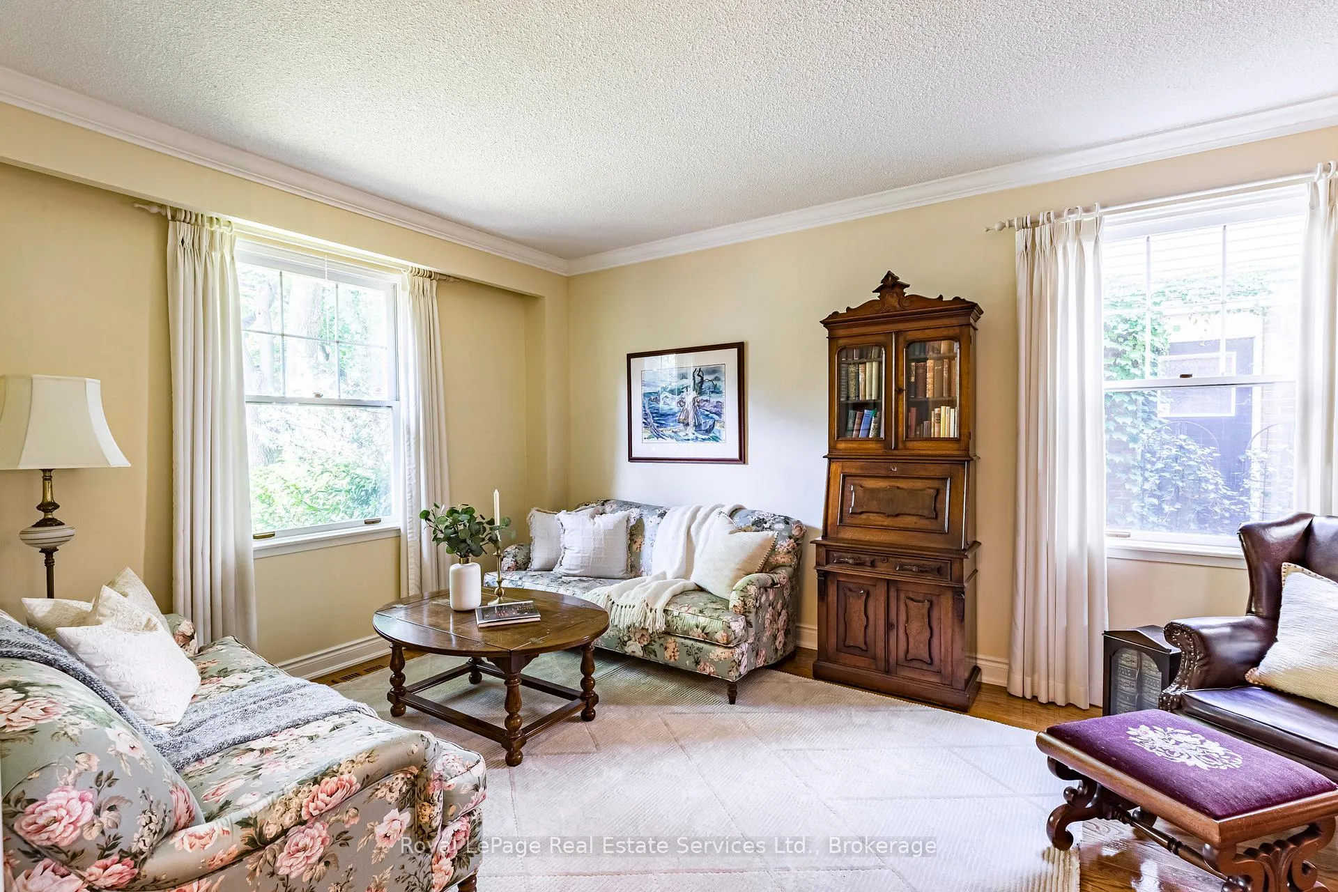 Photo 4 of 445 Dorland Road, Oakville, Ford — HOMEH