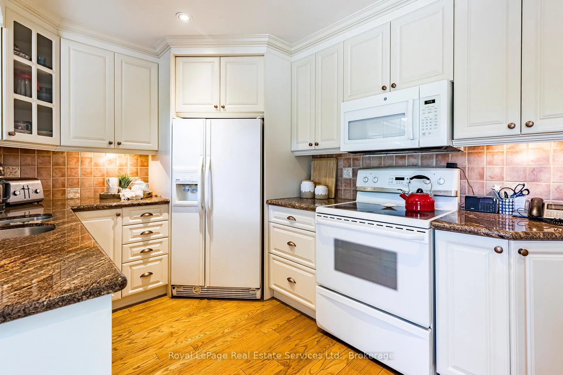 Photo 13 of 445 Dorland Road, Oakville, Ford — HOMEH