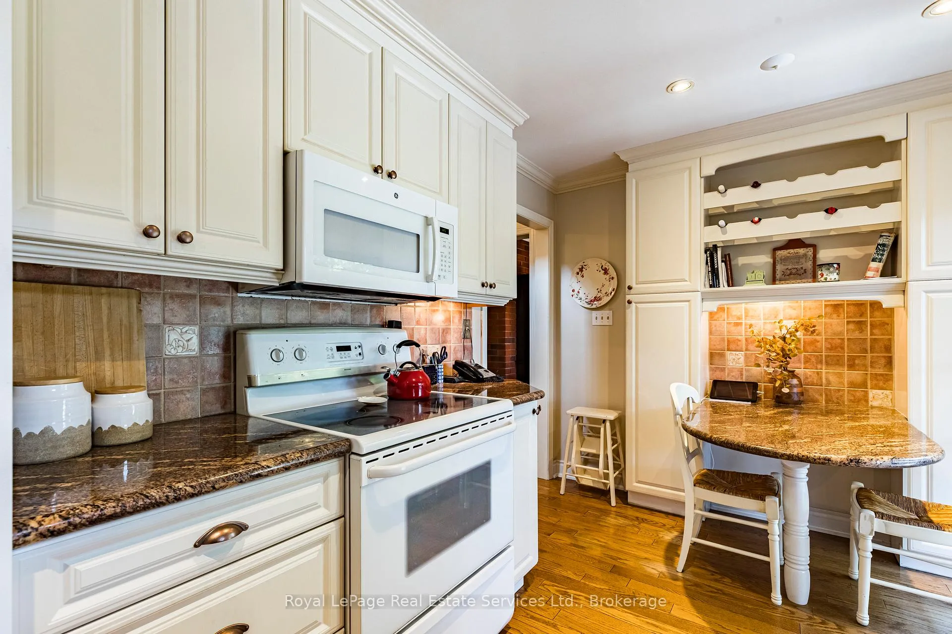 Photo 15 of 445 Dorland Road, Oakville, Ford — HOMEH