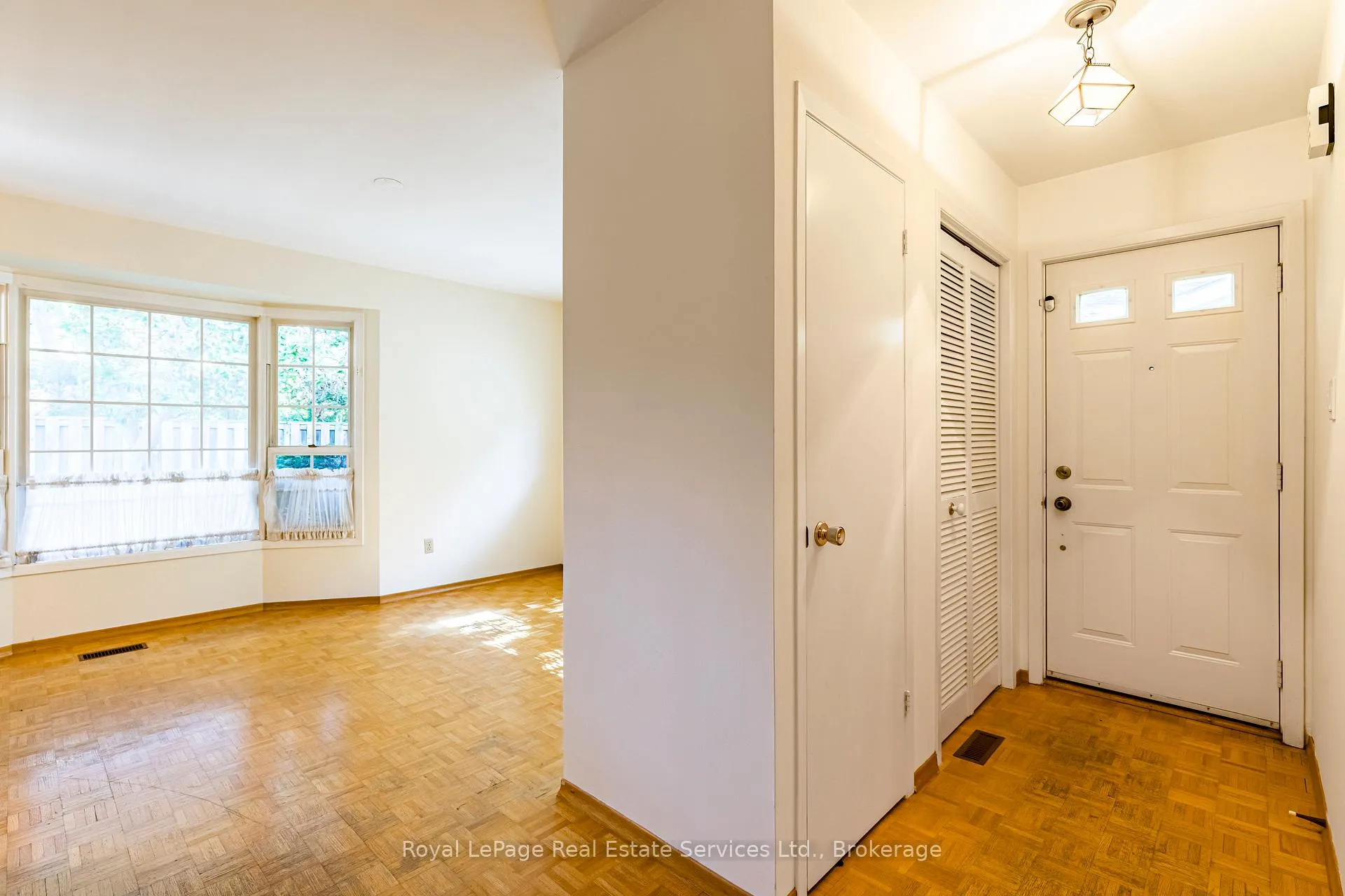 Photo 16 of 445 Dorland Road, Oakville, Ford — HOMEH