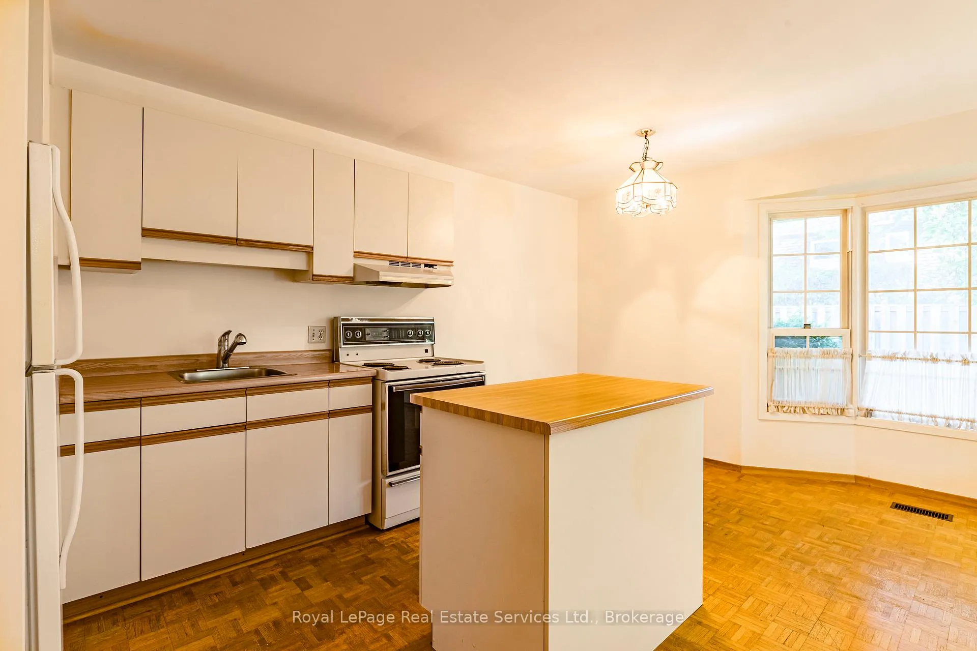 Photo 17 of 445 Dorland Road, Oakville, Ford — HOMEH