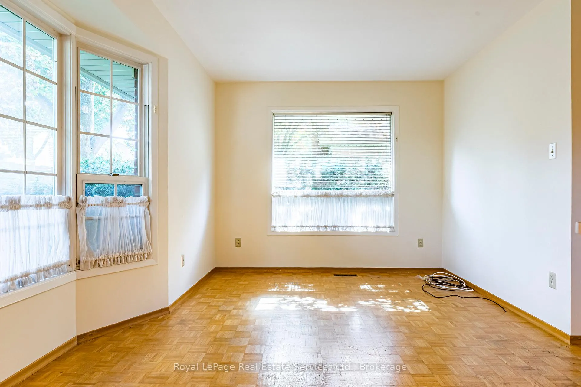 Photo 18 of 445 Dorland Road, Oakville, Ford — HOMEH