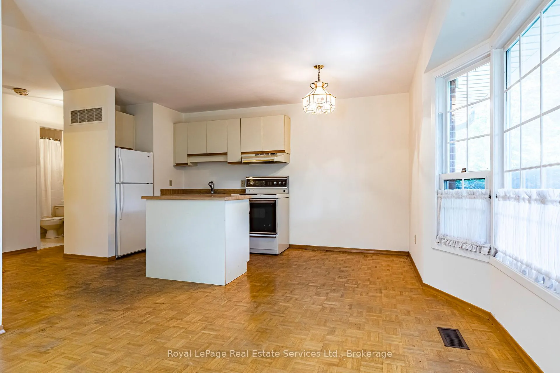 Photo 19 of 445 Dorland Road, Oakville, Ford — HOMEH
