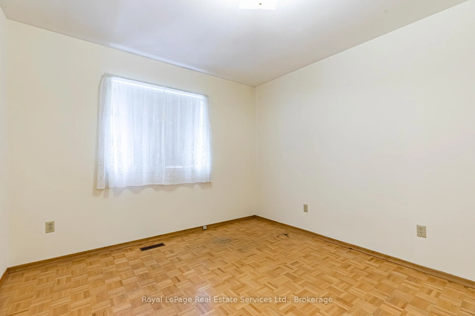 Photo 20 of 445 Dorland Road, Oakville, Ford — HOMEH