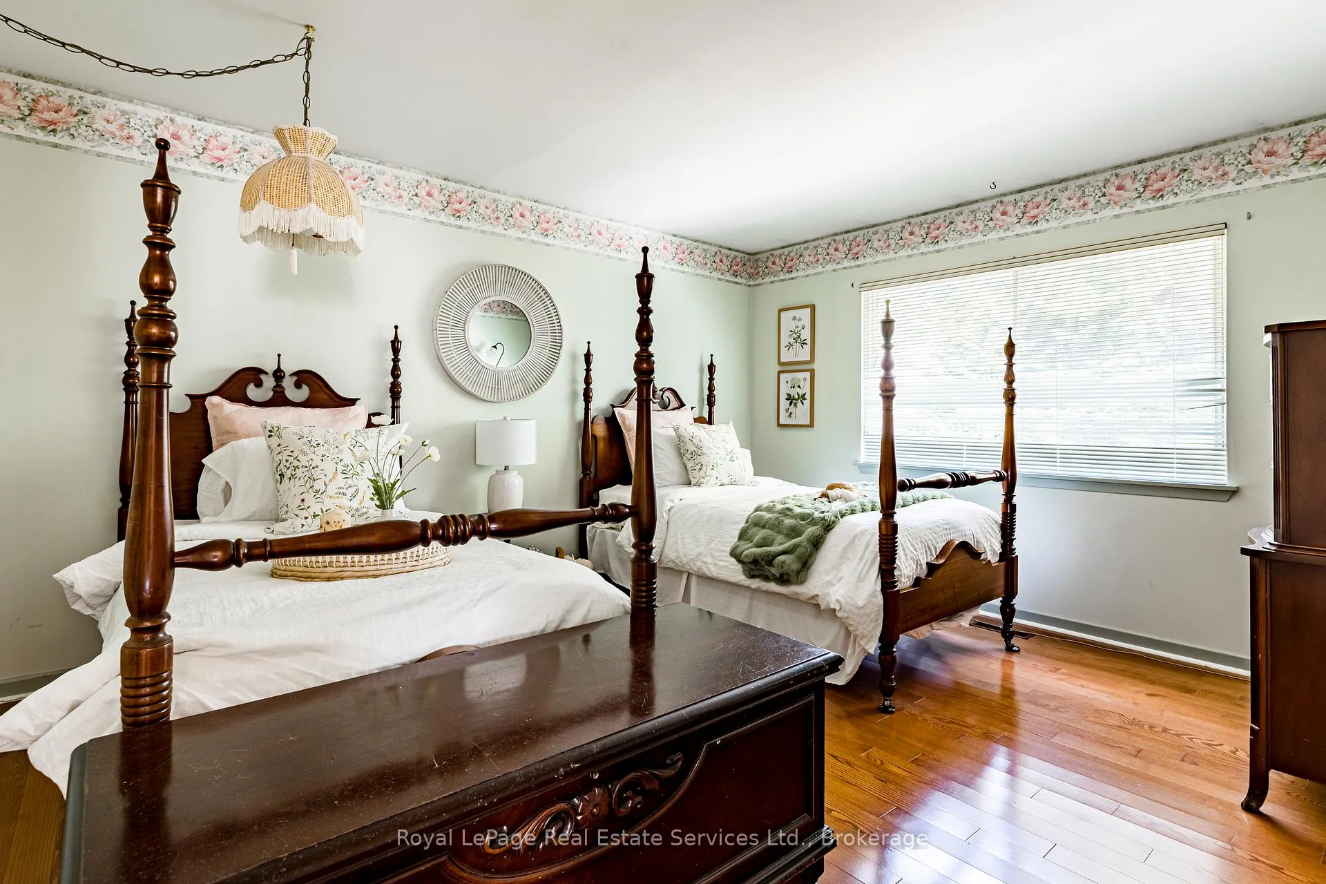 Photo 29 of 445 Dorland Road, Oakville, Ford — HOMEH