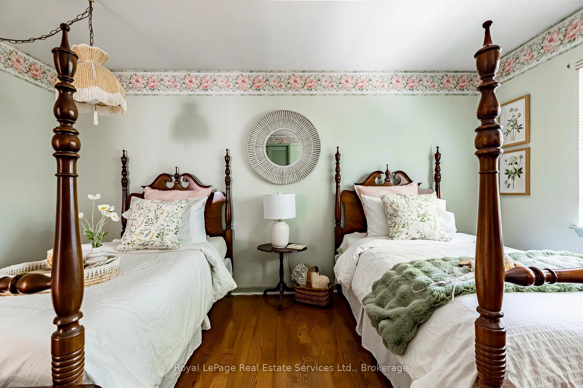 Photo 30 of 445 Dorland Road, Oakville, Ford — HOMEH