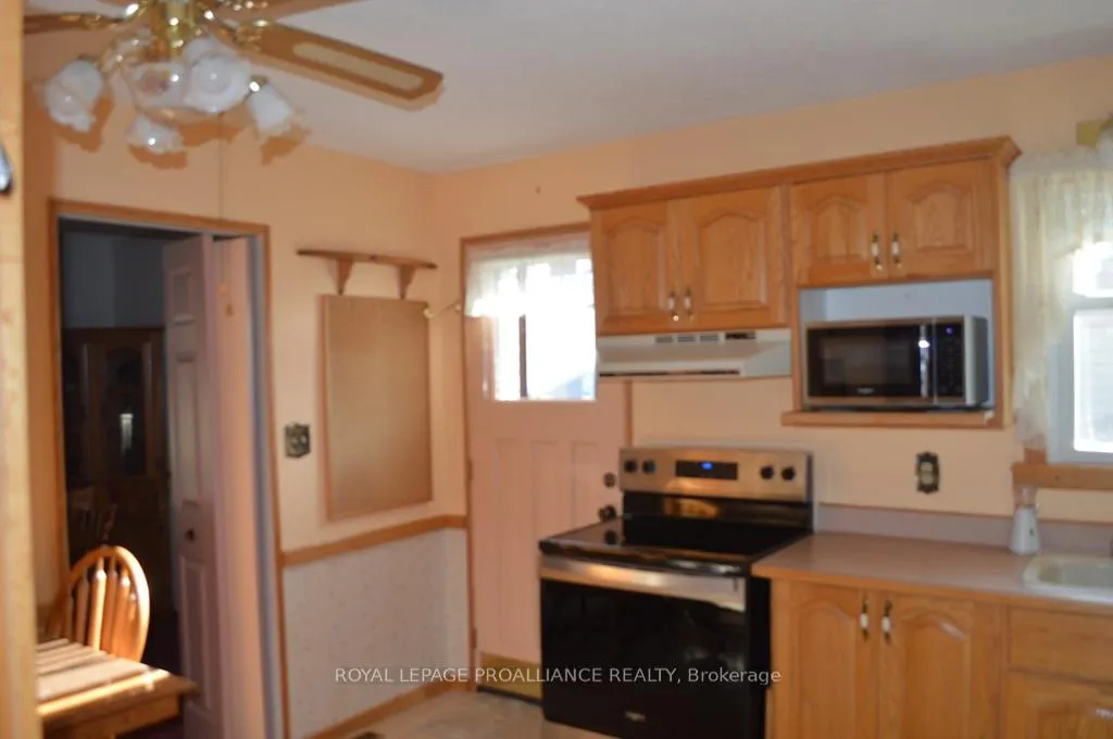 Photo 3 of 118 Nicholas Street, Quinte West, Trenton Ward — HOMEH