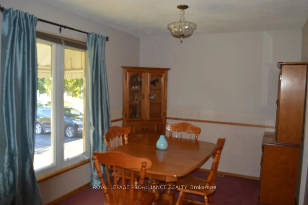 Photo 5 of 118 Nicholas Street, Quinte West, Trenton Ward — HOMEH