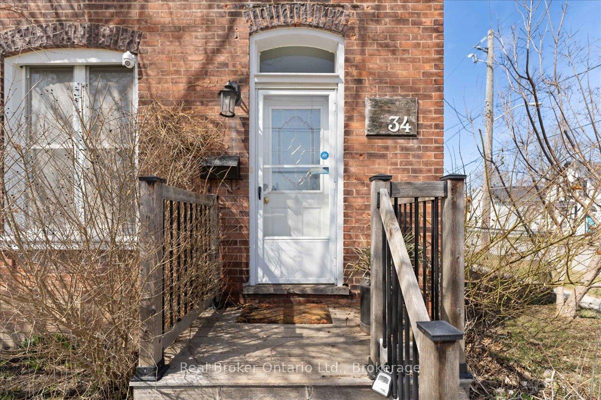 Photo 3 of 34 Port Street, Brant, Brantford Twp — HOMEH