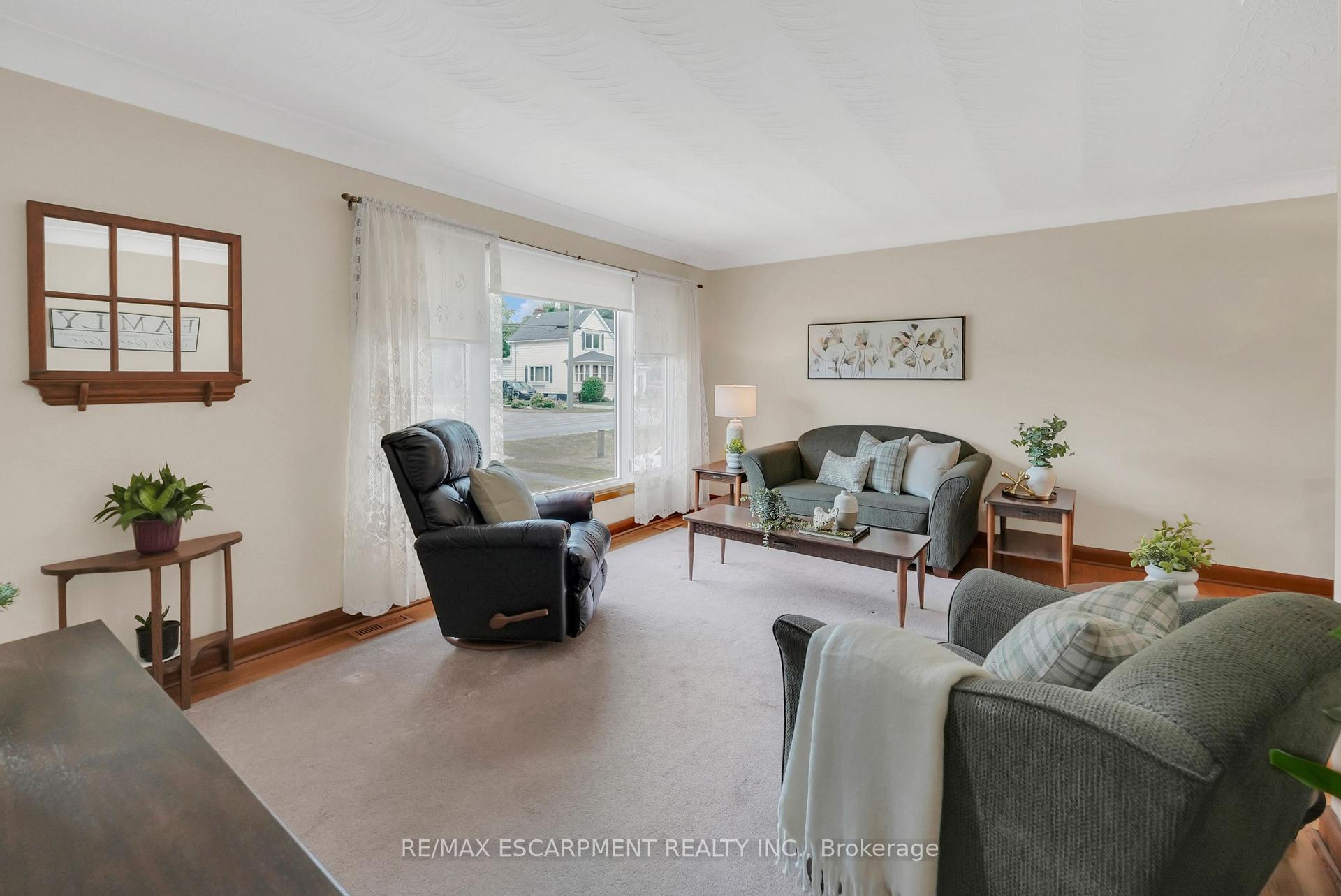 Photo 4 of 11 Kelson Avenue N, Grimsby, Grimsby West — HOMEH
