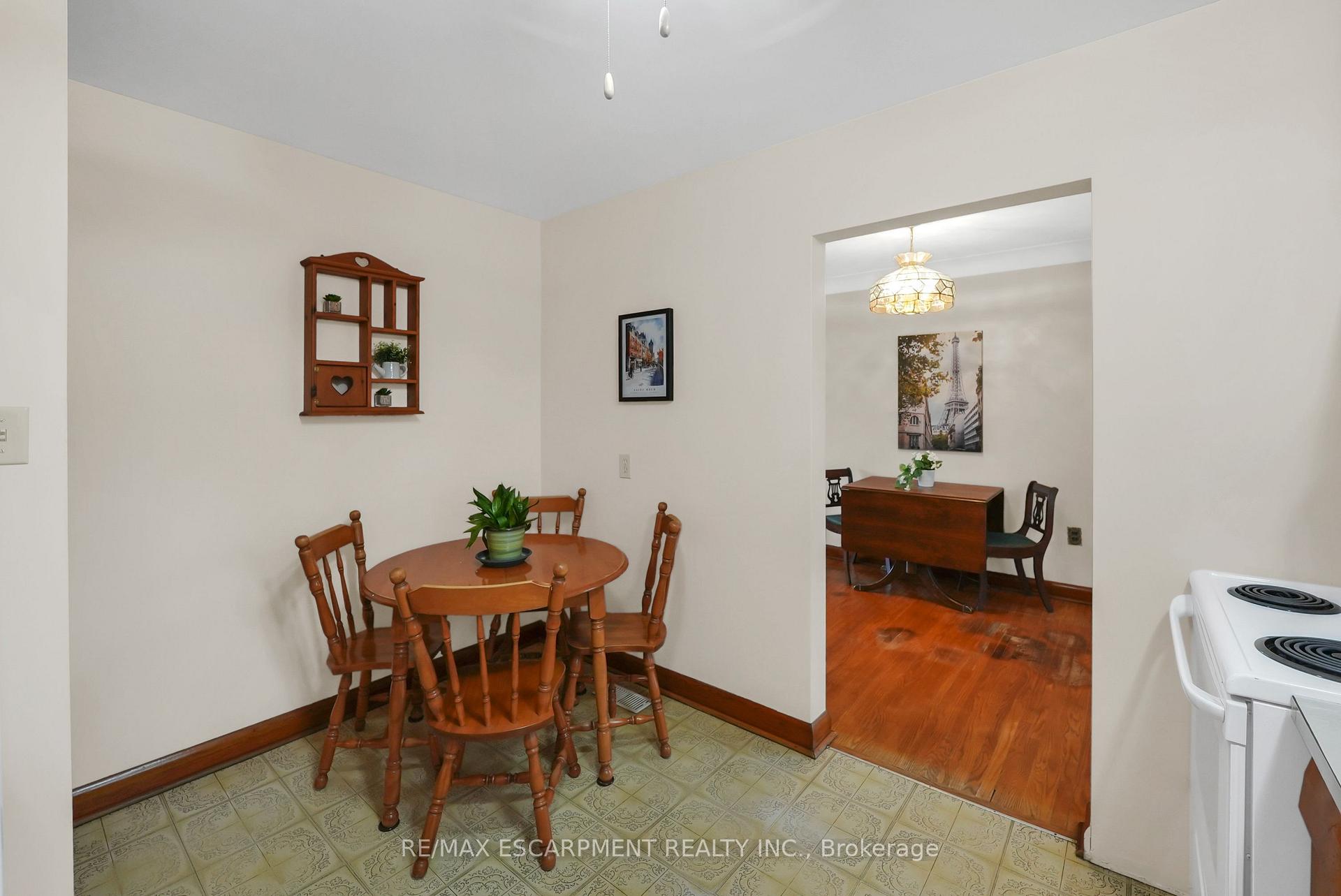 Photo 8 of 11 Kelson Avenue N, Grimsby, Grimsby West — HOMEH