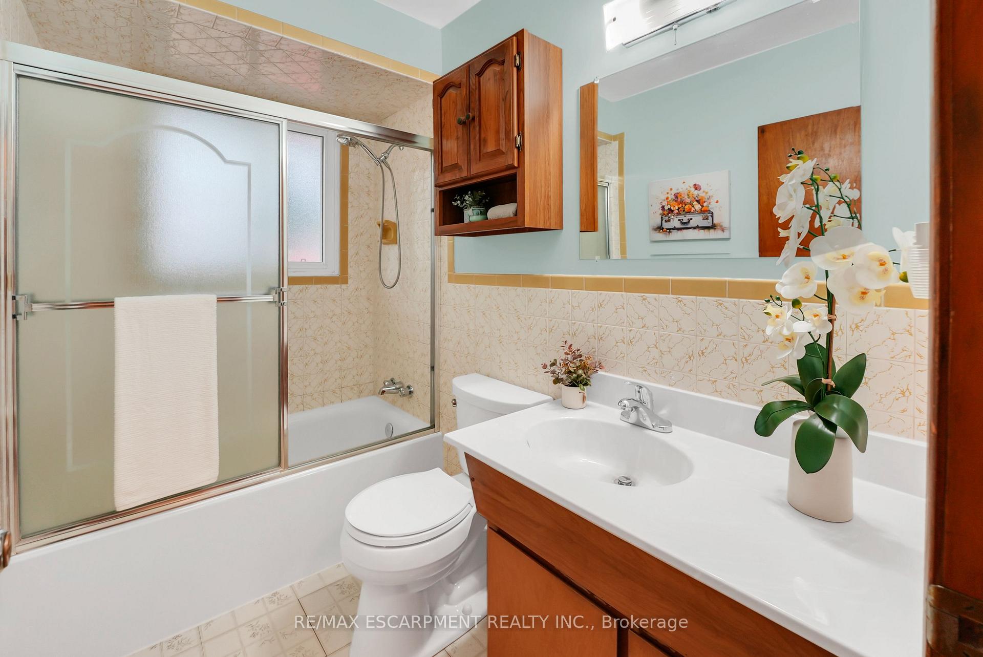 Photo 14 of 11 Kelson Avenue N, Grimsby, Grimsby West — HOMEH