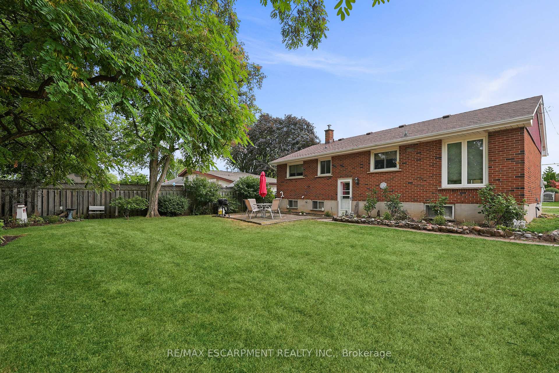 Photo 17 of 11 Kelson Avenue N, Grimsby, Grimsby West — HOMEH