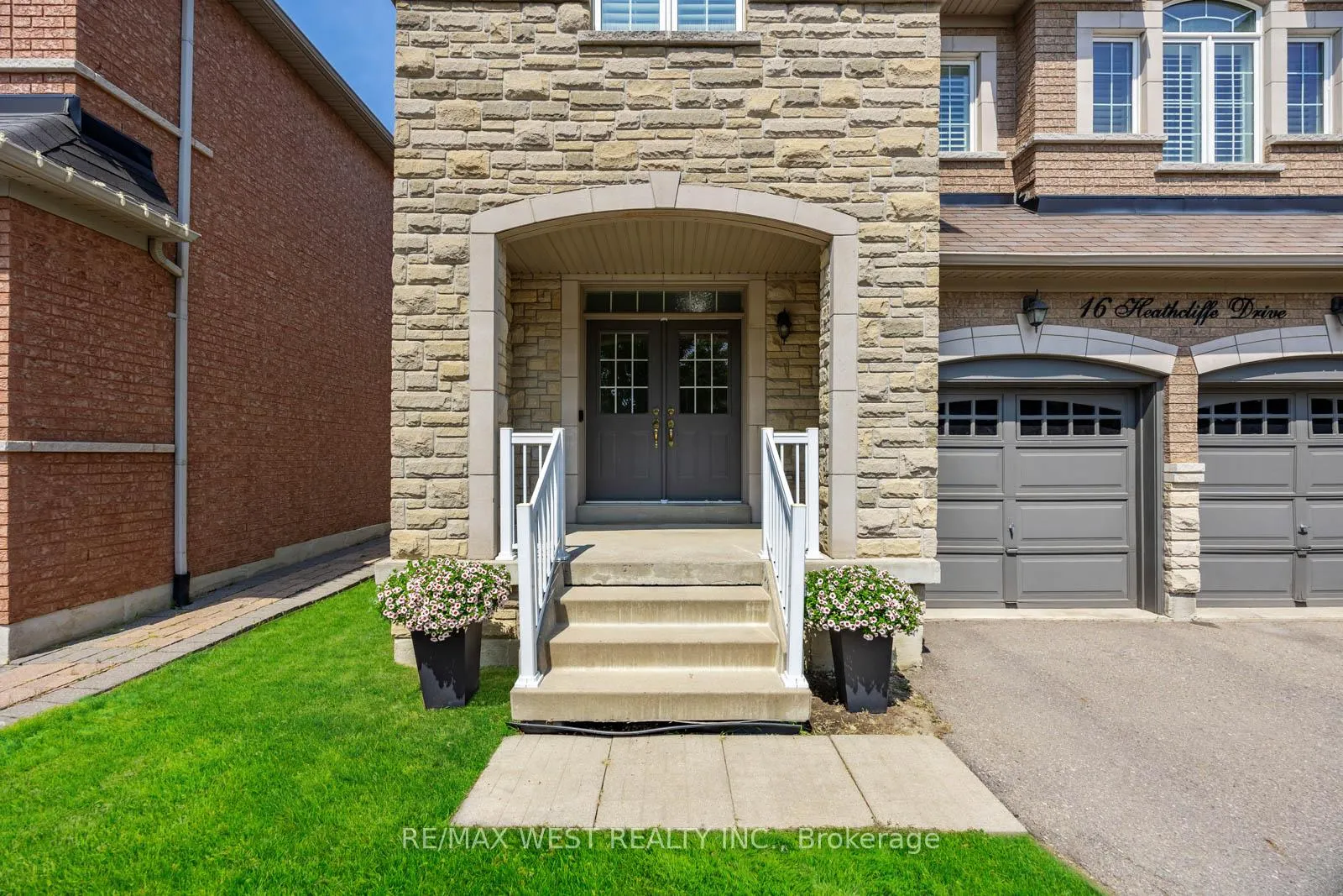 Photo 3 of 16 Heathcliffe Drive, Vaughan, Vellore Village — HOMEH