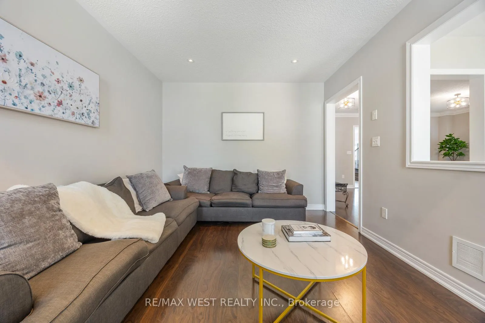 Photo 14 of 16 Heathcliffe Drive, Vaughan, Vellore Village — HOMEH