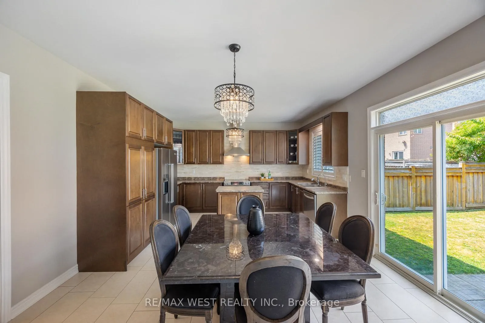 Photo 17 of 16 Heathcliffe Drive, Vaughan, Vellore Village — HOMEH