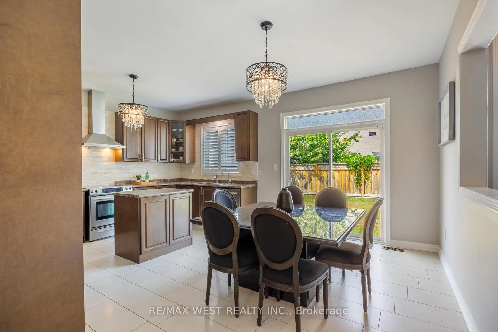 Photo 18 of 16 Heathcliffe Drive, Vaughan, Vellore Village — HOMEH