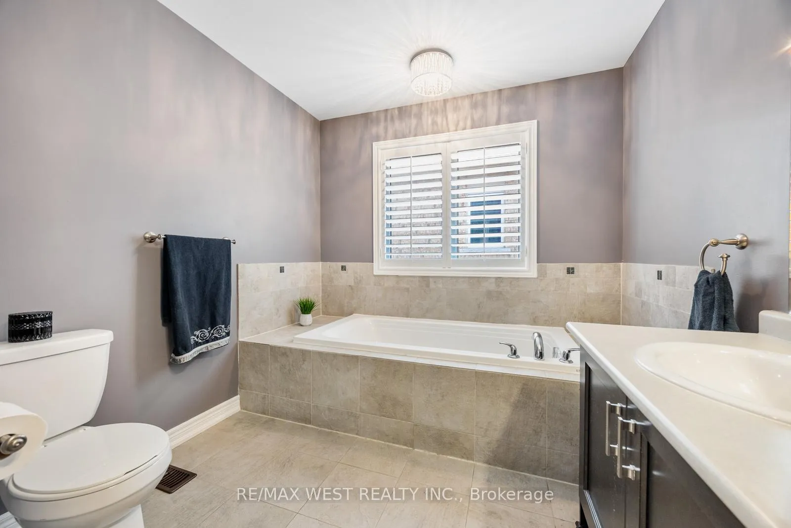 Photo 45 of 16 Heathcliffe Drive, Vaughan, Vellore Village — HOMEH