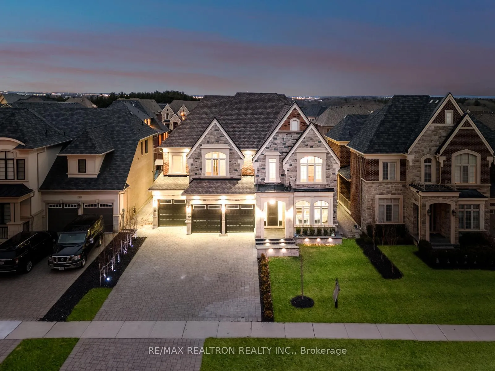 Photo 1 of 62 Endless Circle, Vaughan, Kleinburg — HOMEH
