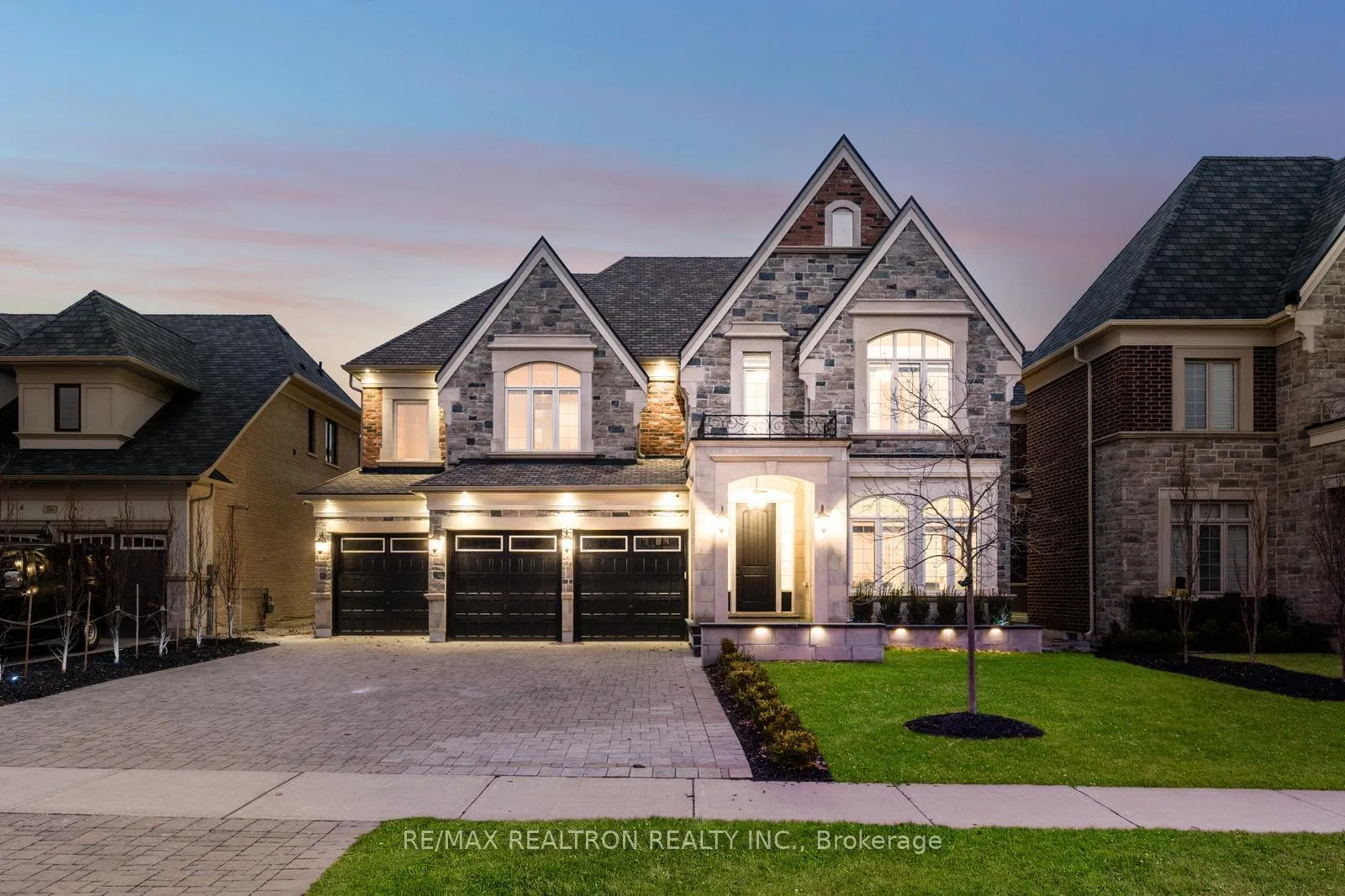 Photo 2 of 62 Endless Circle, Vaughan, Kleinburg — HOMEH
