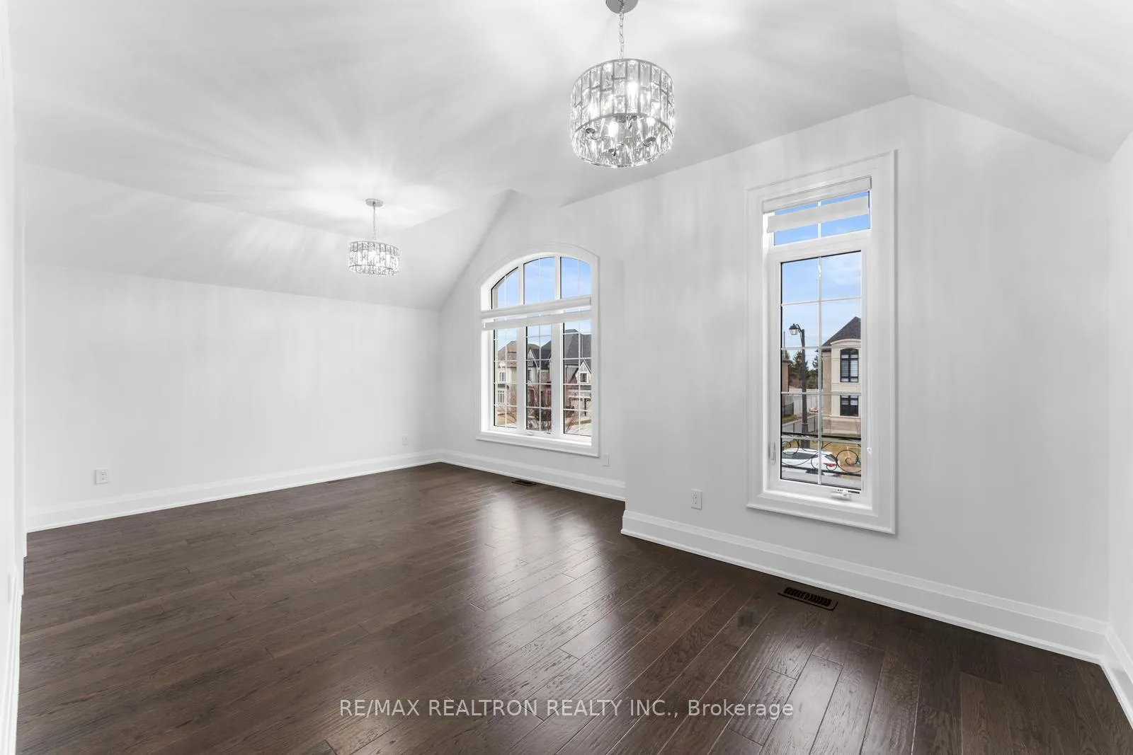 Photo 34 of 62 Endless Circle, Vaughan, Kleinburg — HOMEH