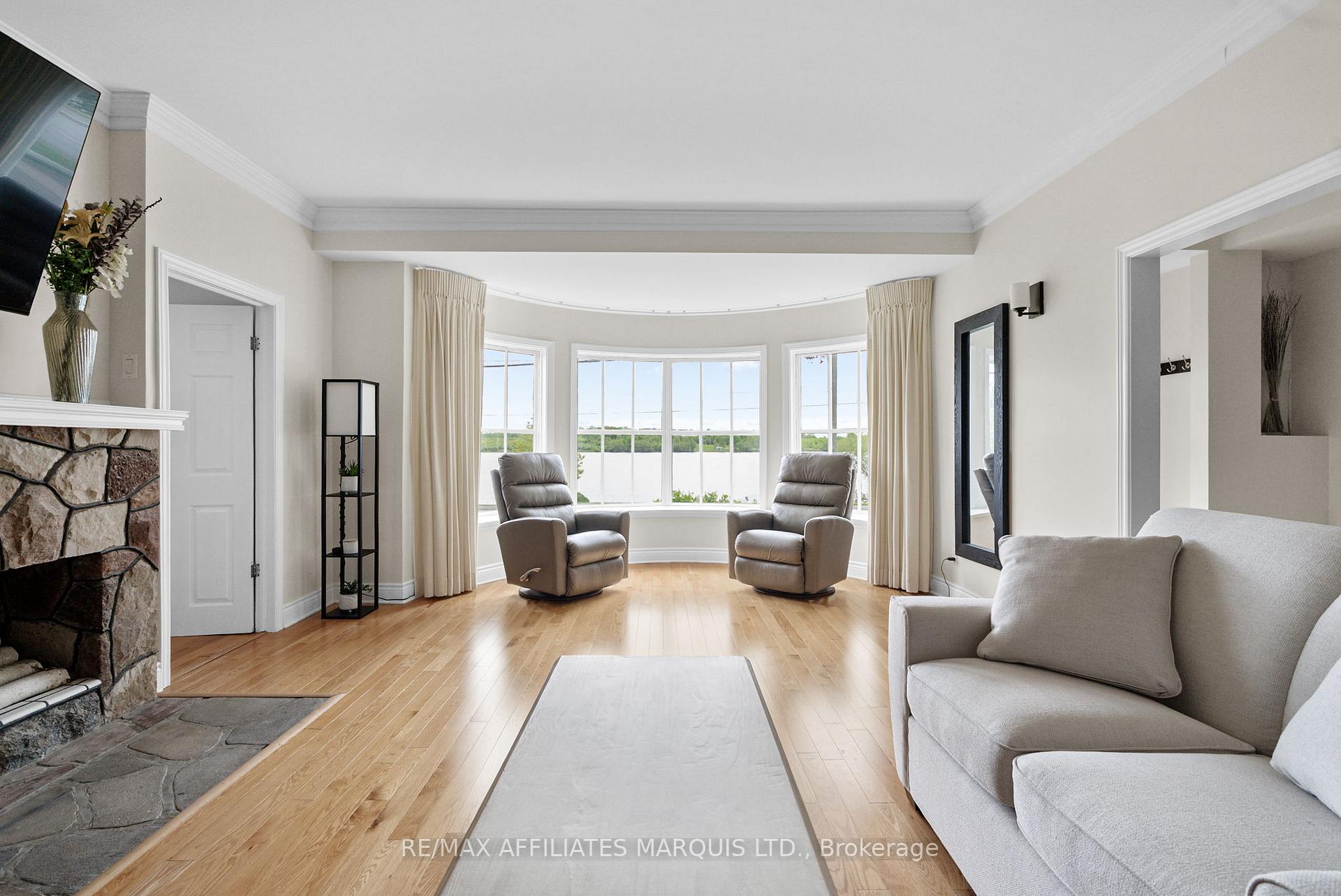 Photo 7 of 1316 Montreal Road, Cornwall — HOMEH