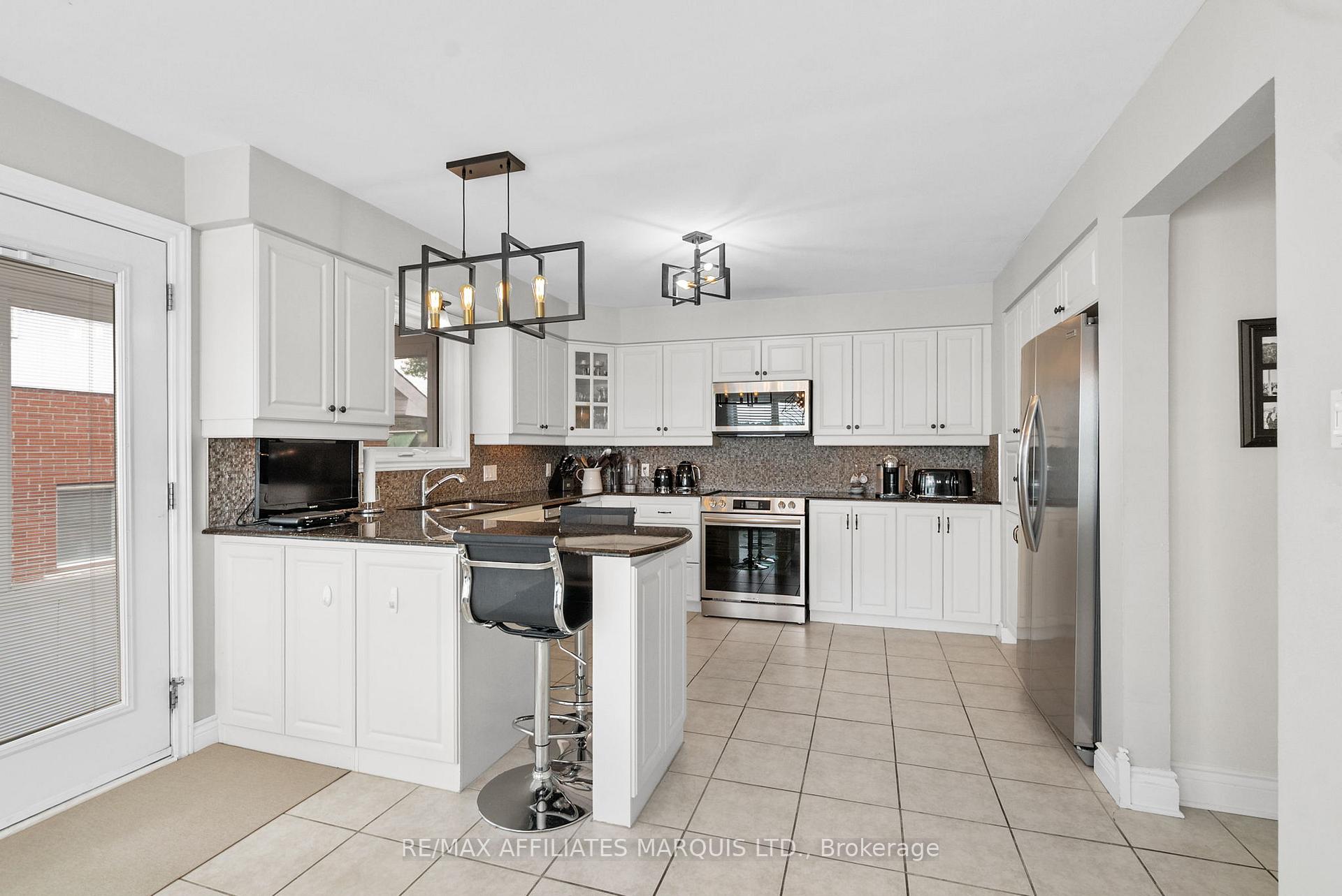 Photo 11 of 1316 Montreal Road, Cornwall — HOMEH