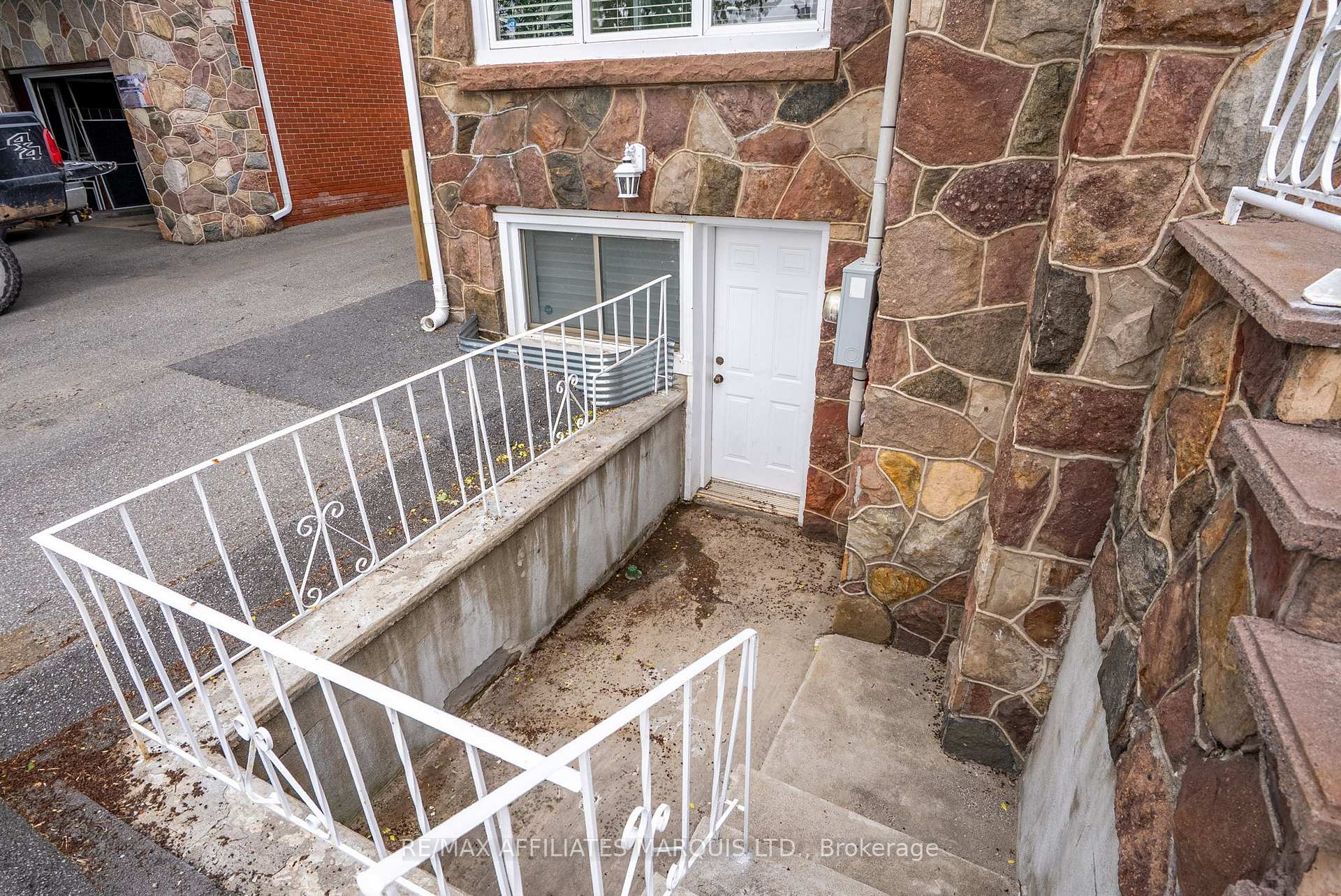 Photo 33 of 1316 Montreal Road, Cornwall — HOMEH