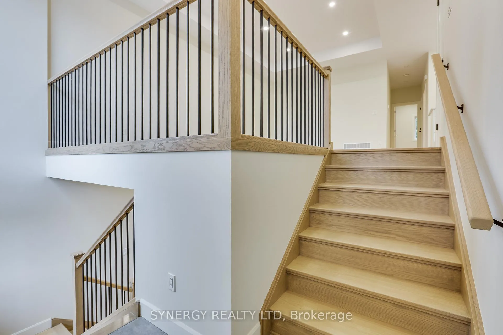 Photo 4 of 5 Haddon Lane, Strathroy-Caradoc, NW — HOMEH