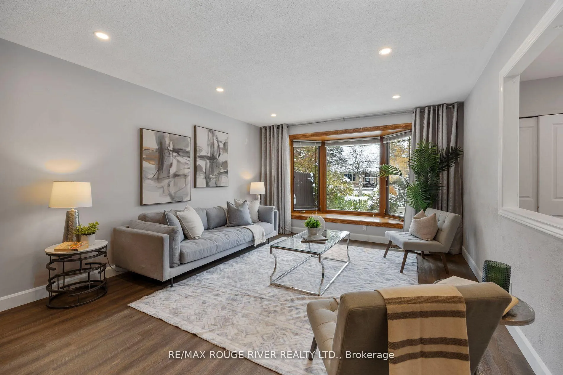 Photo 3 of 819 Sanok Drive, Pickering, West Shore — HOMEH