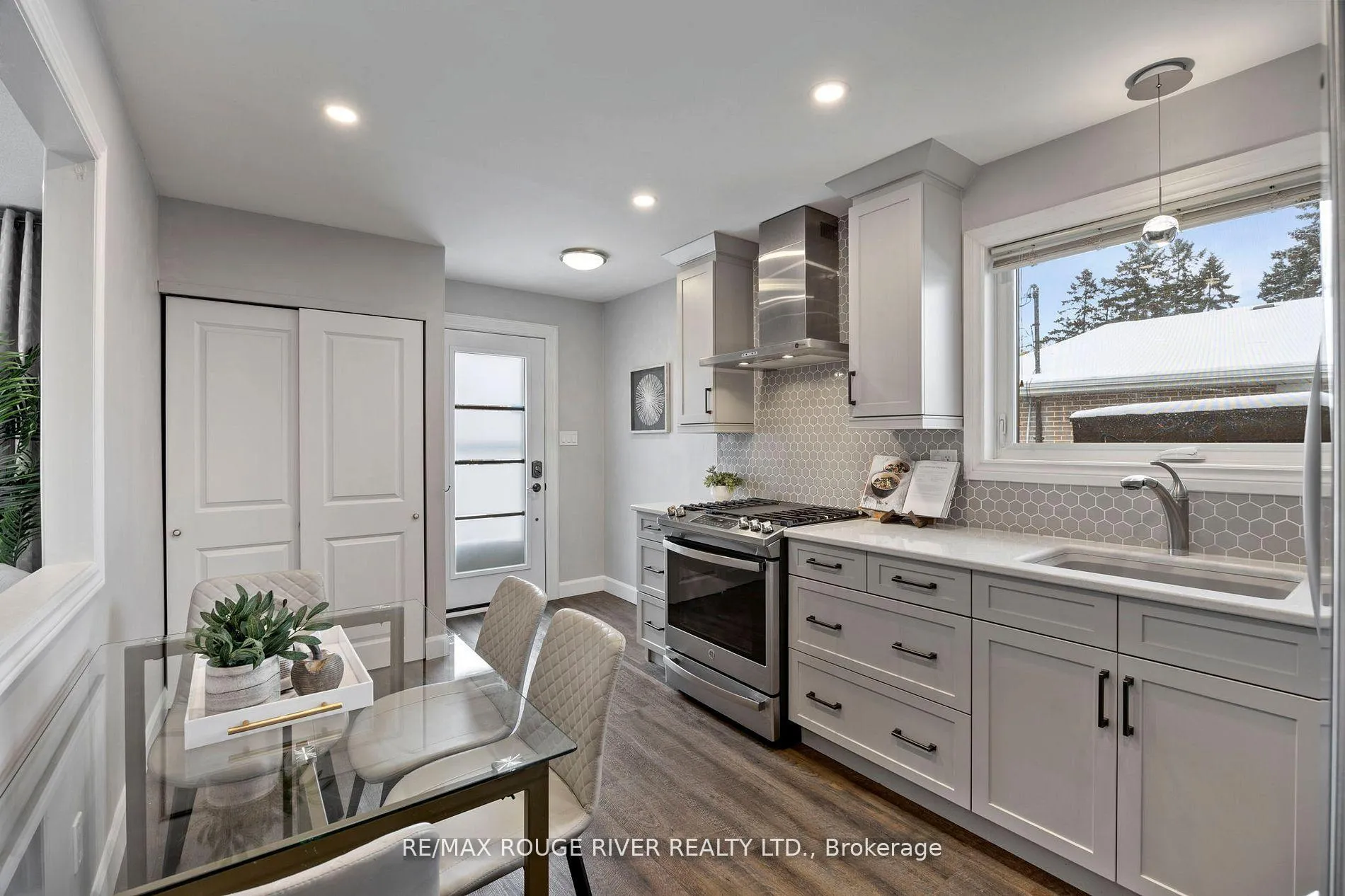 Photo 8 of 819 Sanok Drive, Pickering, West Shore — HOMEH
