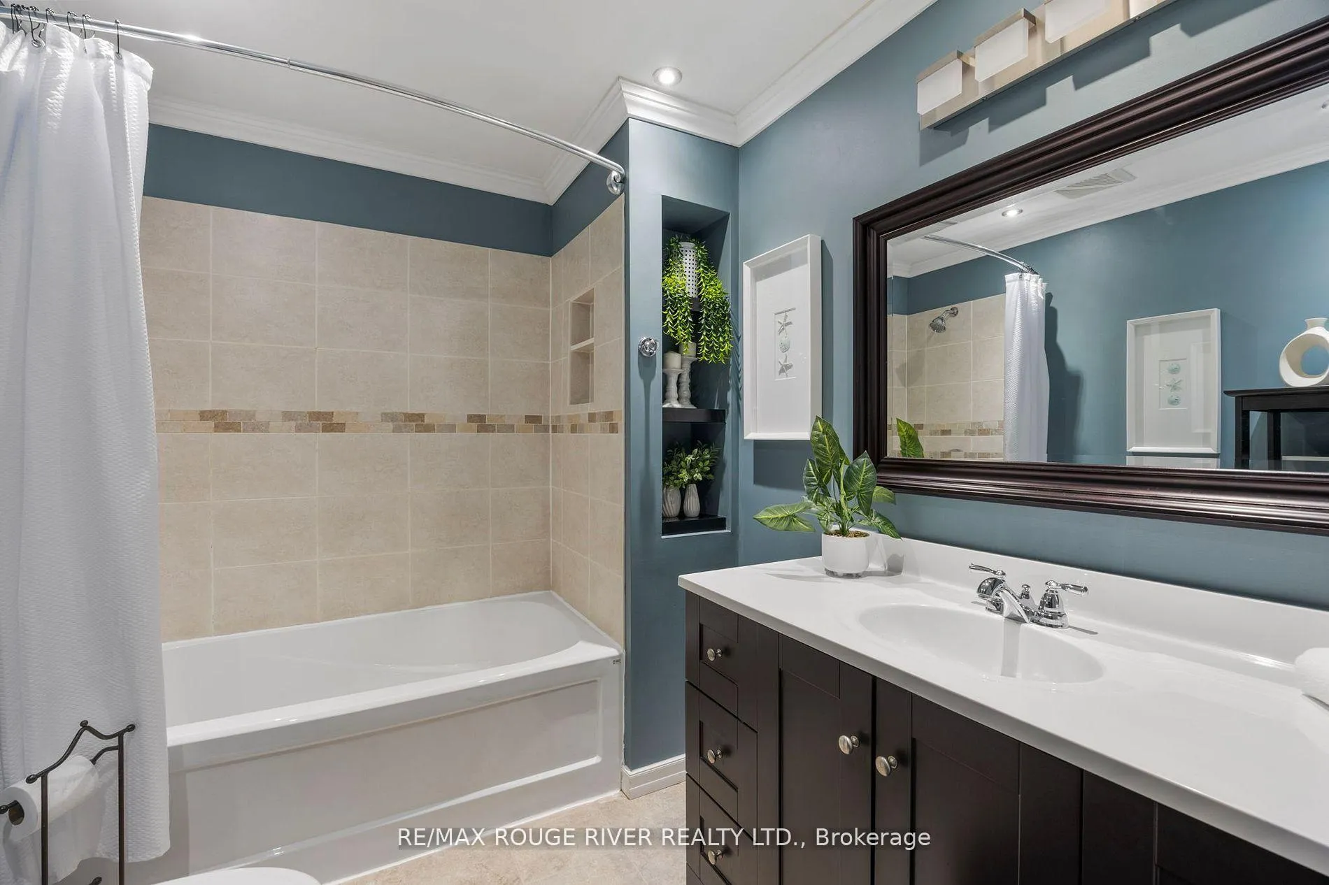 Photo 14 of 819 Sanok Drive, Pickering, West Shore — HOMEH