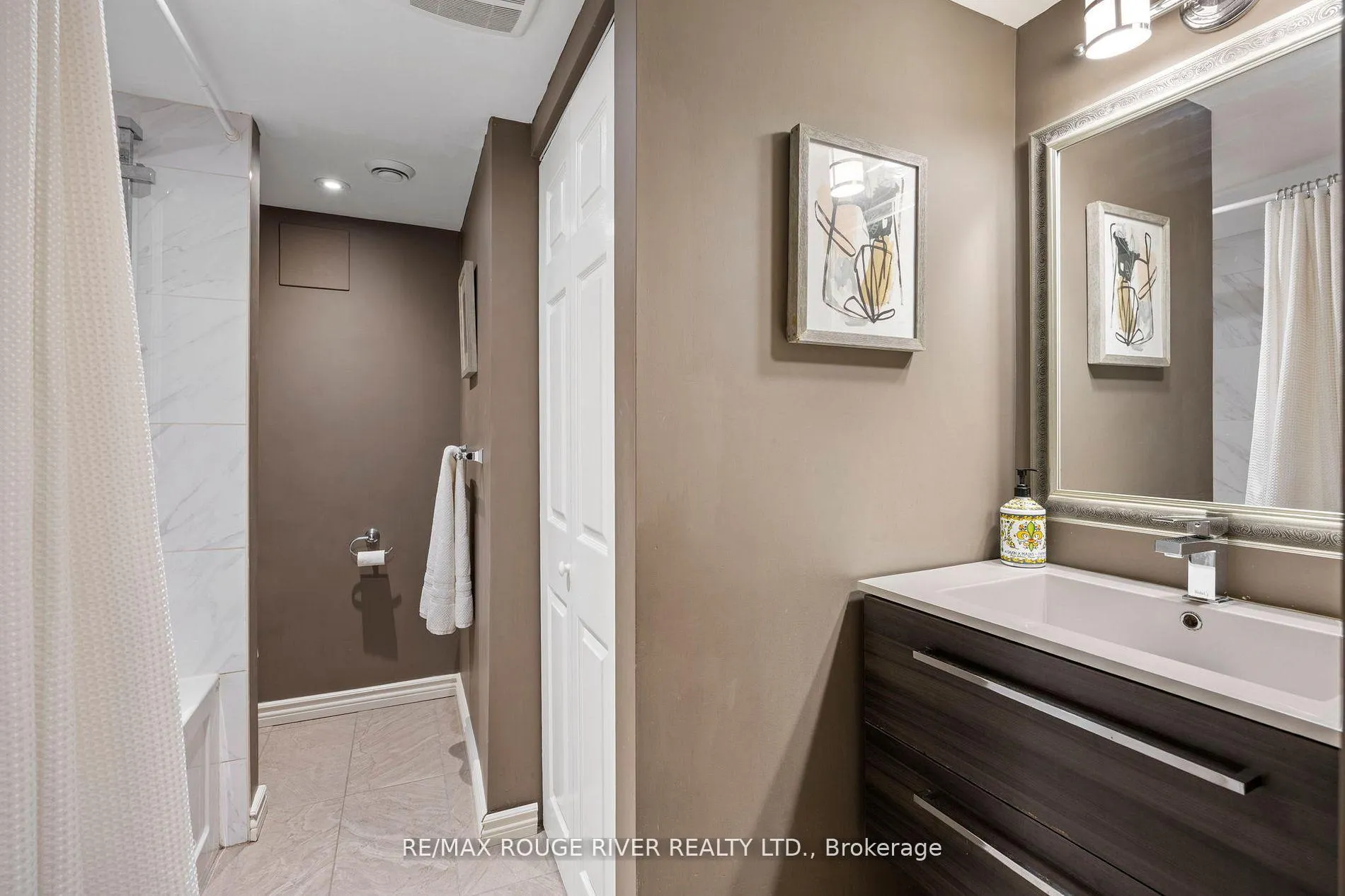 Photo 25 of 819 Sanok Drive, Pickering, West Shore — HOMEH