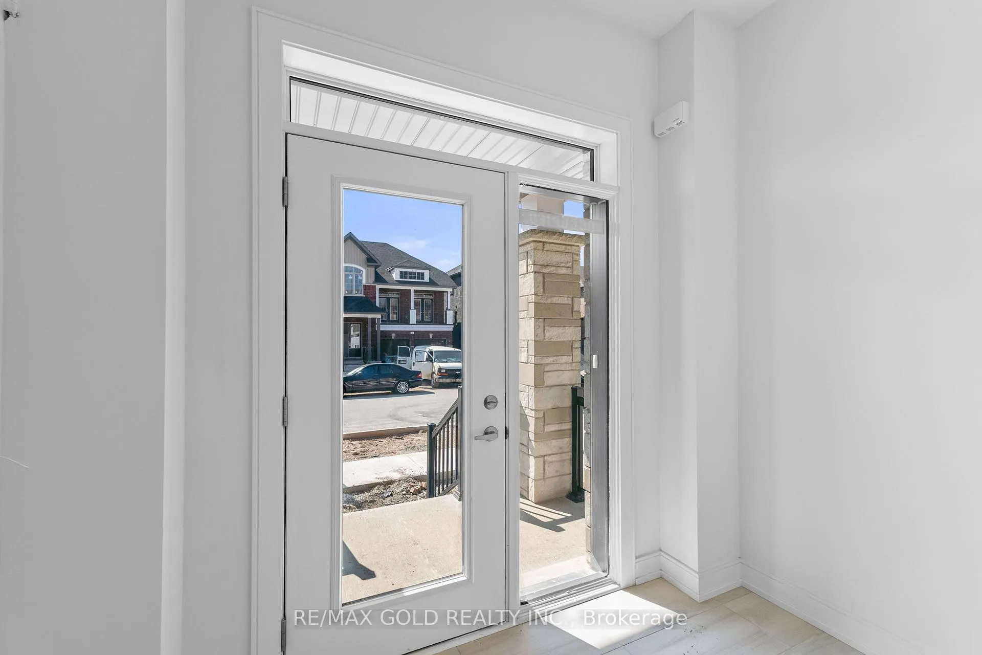 Photo 3 of 31 Stanley Leitch Drive, Kitchener, Mill Courtland Woodside Park — HOMEH