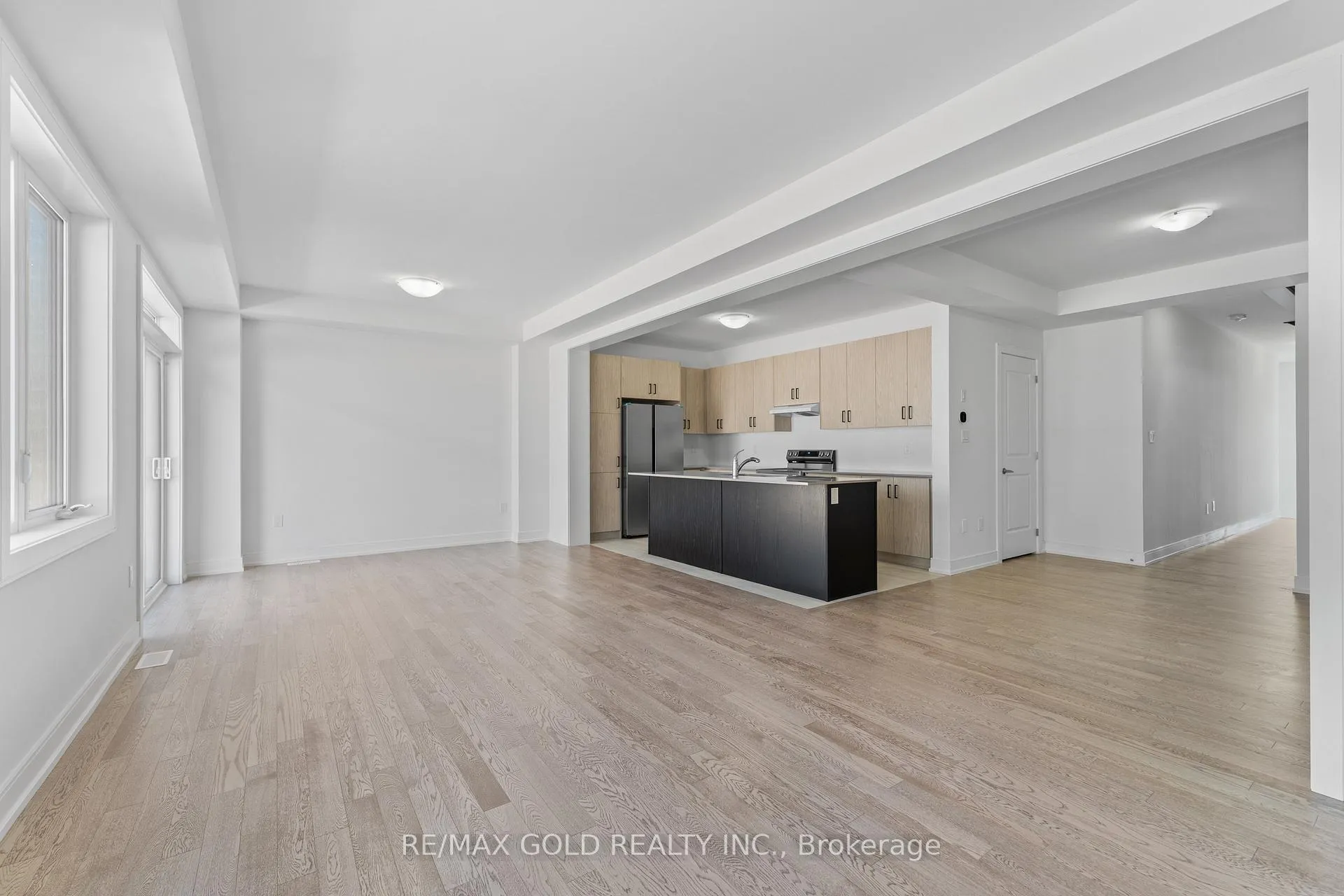Photo 10 of 31 Stanley Leitch Drive, Kitchener, Mill Courtland Woodside Park — HOMEH