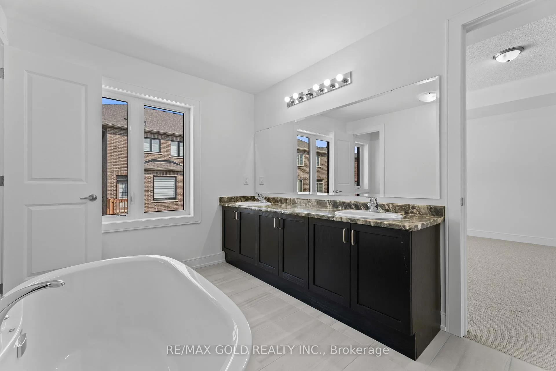 Photo 23 of 31 Stanley Leitch Drive, Kitchener, Mill Courtland Woodside Park — HOMEH