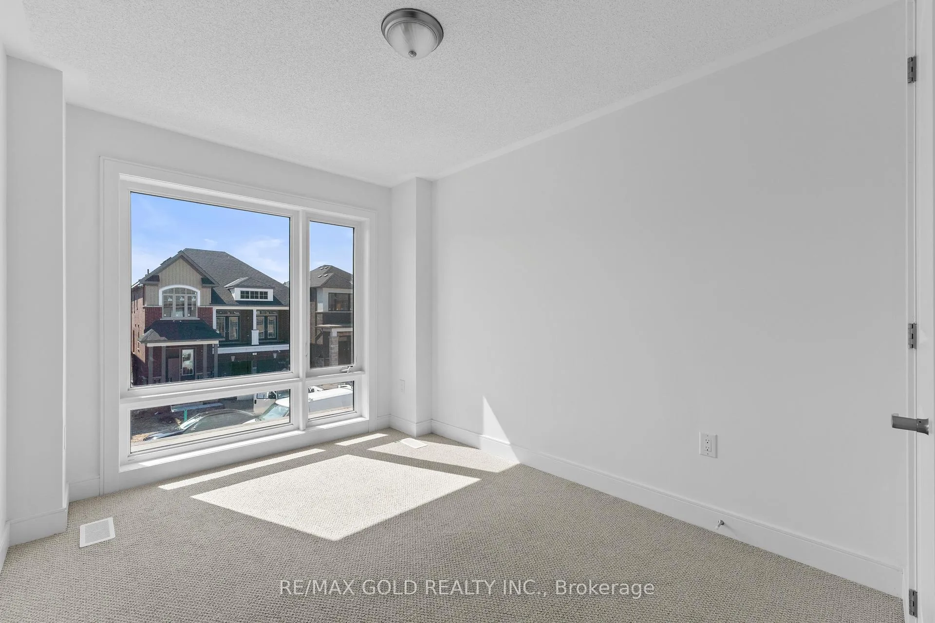 Photo 25 of 31 Stanley Leitch Drive, Kitchener, Mill Courtland Woodside Park — HOMEH