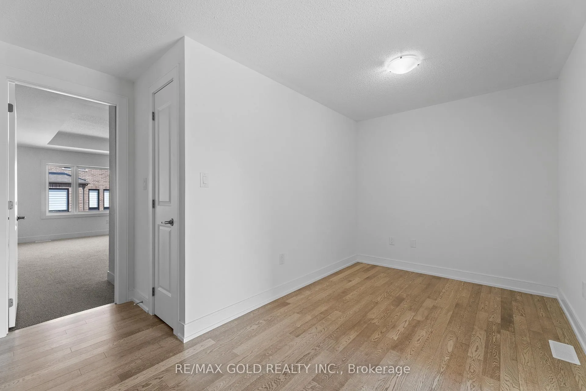 Photo 32 of 31 Stanley Leitch Drive, Kitchener, Mill Courtland Woodside Park — HOMEH