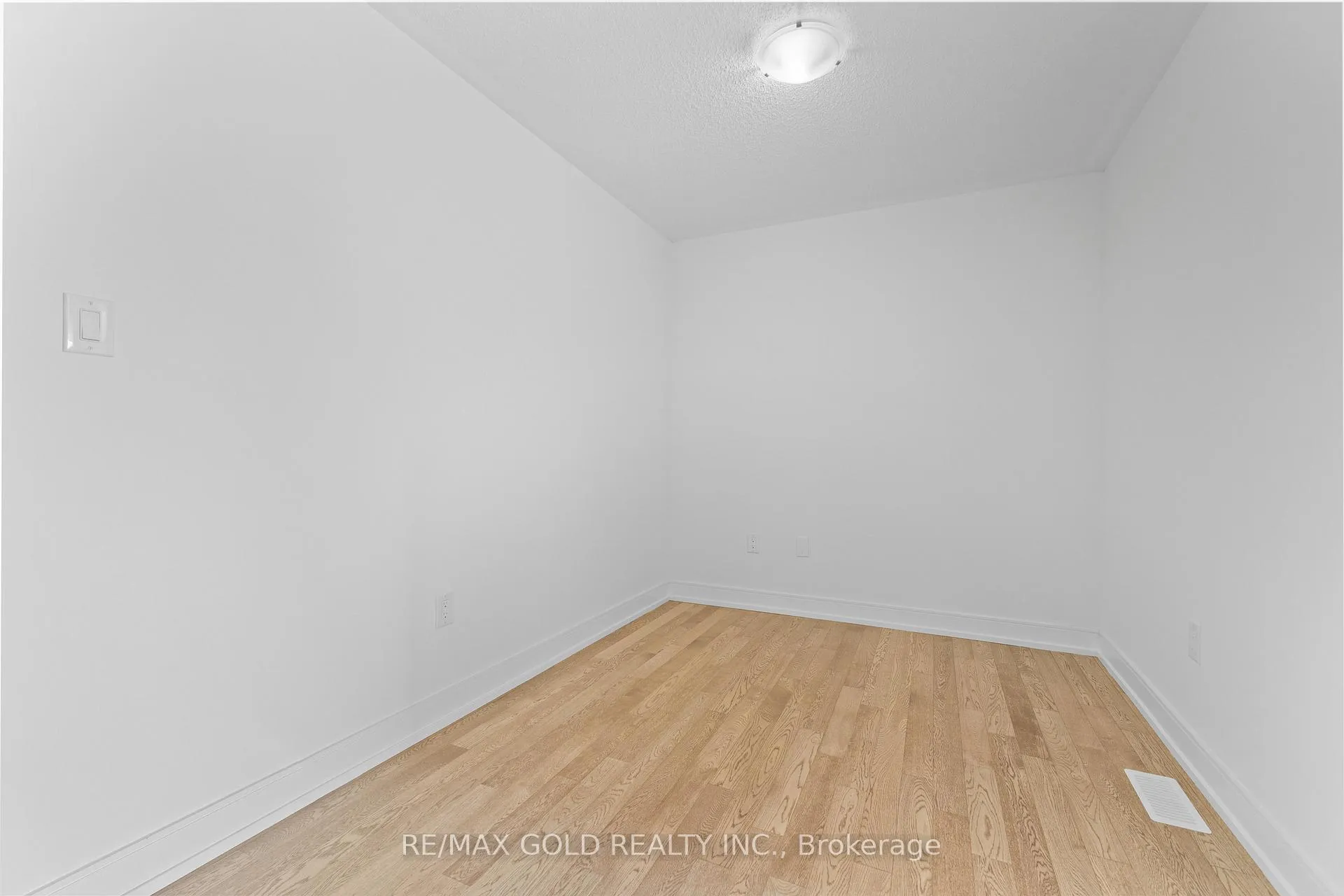Photo 38 of 31 Stanley Leitch Drive, Kitchener, Mill Courtland Woodside Park — HOMEH