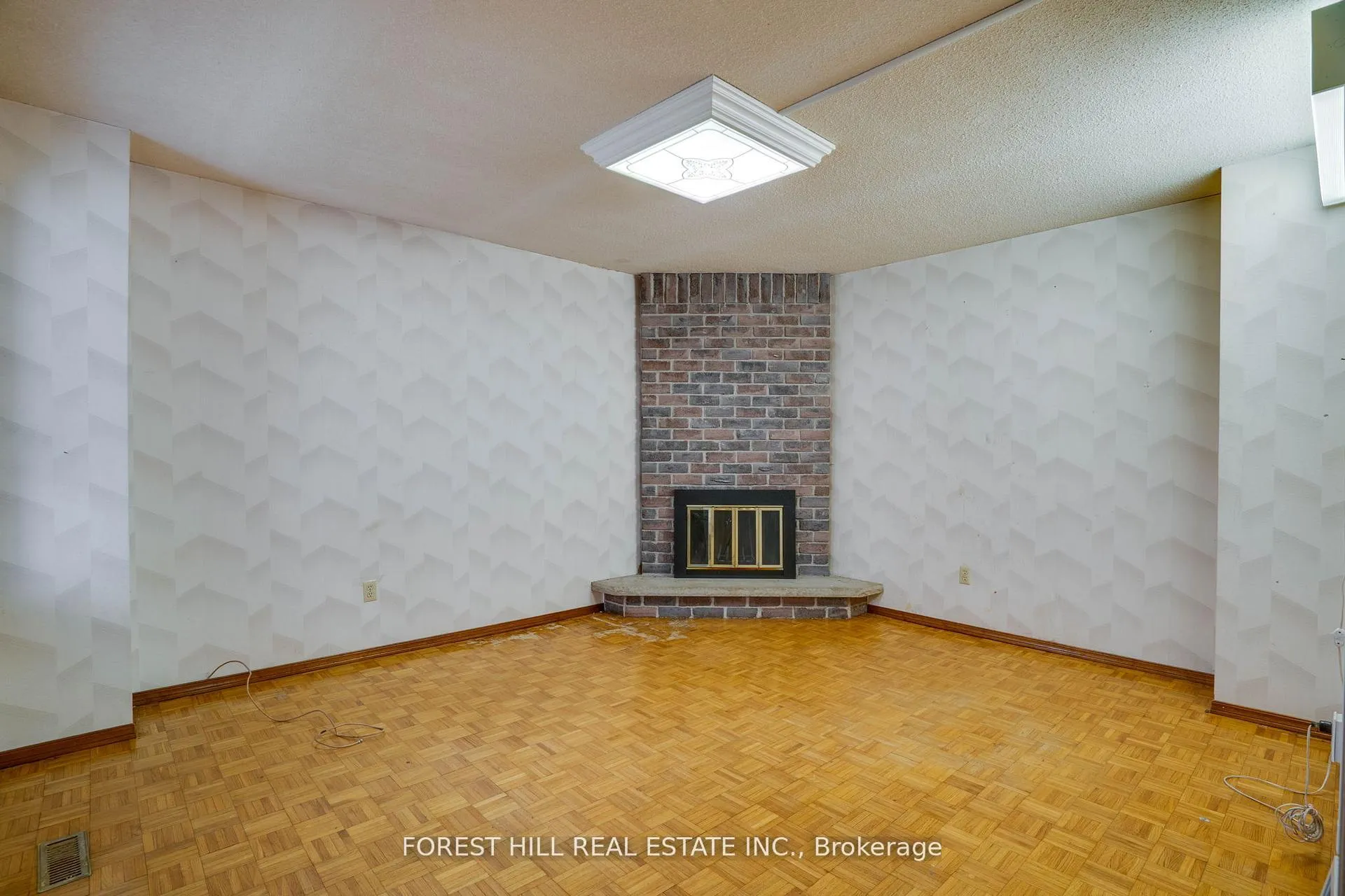 Photo 5 of 82 Hord Crescent, Vaughan, Lakeview Estates — HOMEH