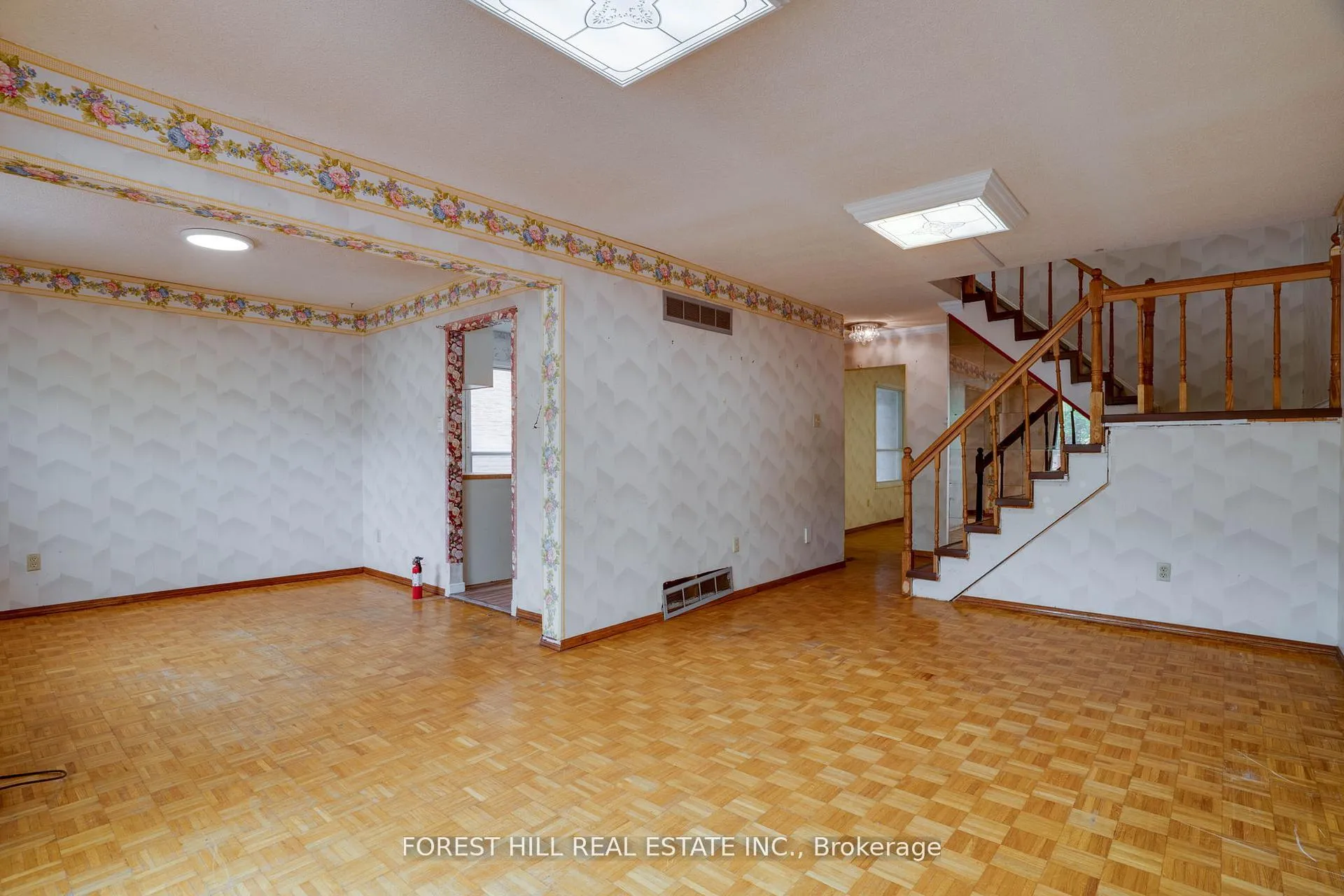 Photo 10 of 82 Hord Crescent, Vaughan, Lakeview Estates — HOMEH