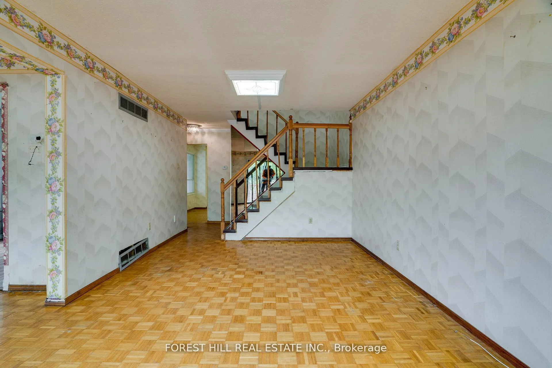 Photo 11 of 82 Hord Crescent, Vaughan, Lakeview Estates — HOMEH