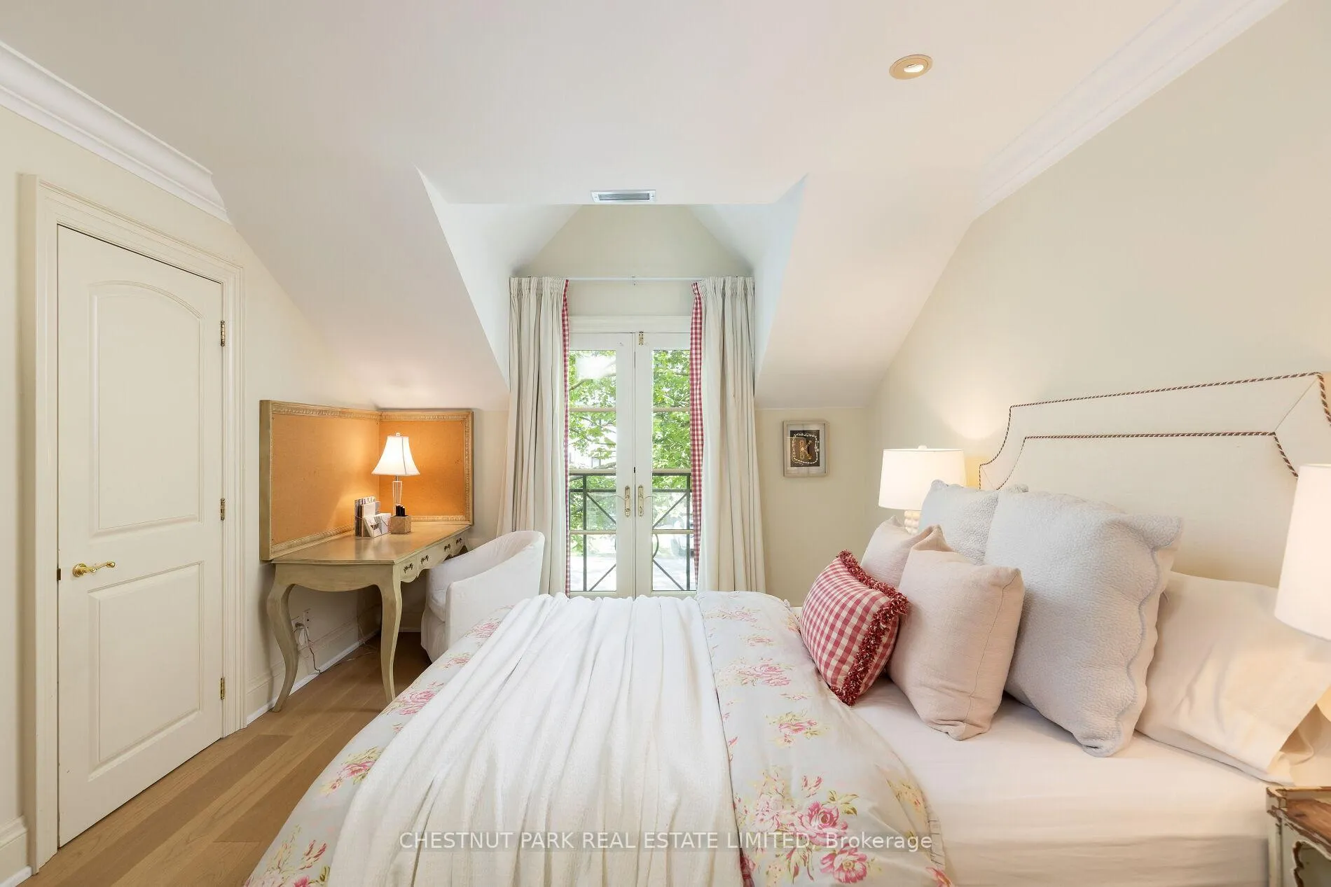 Photo 24 of 69 Otter Crescent, Toronto, Bedford Park-Nortown — HOMEH