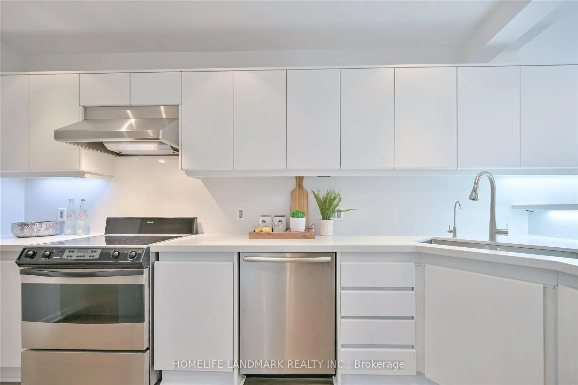 Photo 14 of 26 Birdsall Avenue, Toronto, Yonge-Eglinton — HOMEH