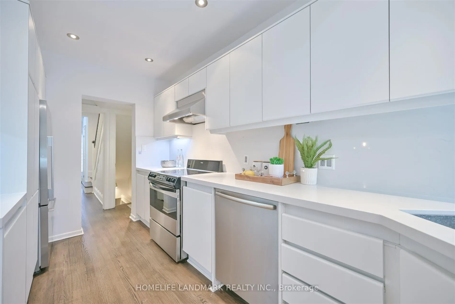 Photo 15 of 26 Birdsall Avenue, Toronto, Yonge-Eglinton — HOMEH